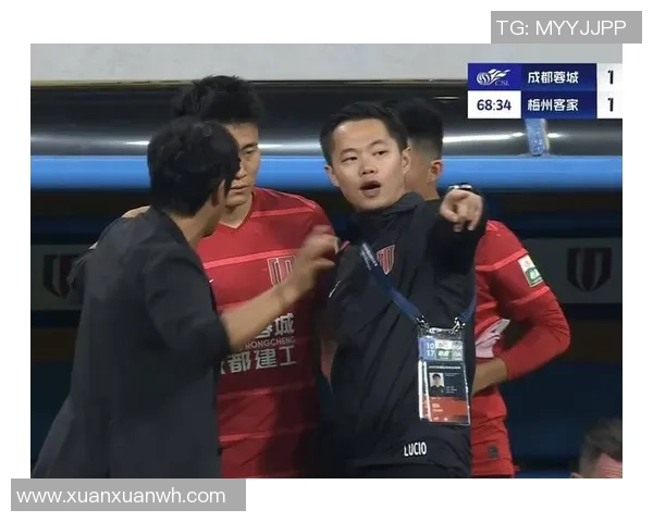 成都足球队以62分稳居冠军赛积分榜首位,争夺荣誉在望 成都足球队以62分稳居冠军赛积分榜首位,争夺荣誉在望